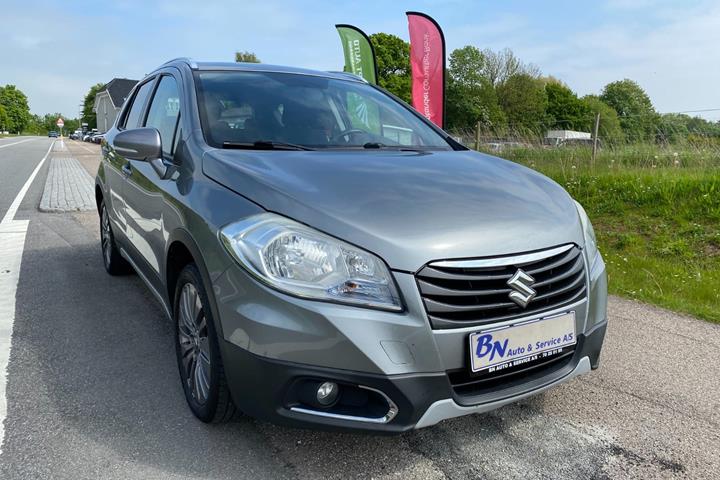 Grå Suzuki S-Cross fra 2016