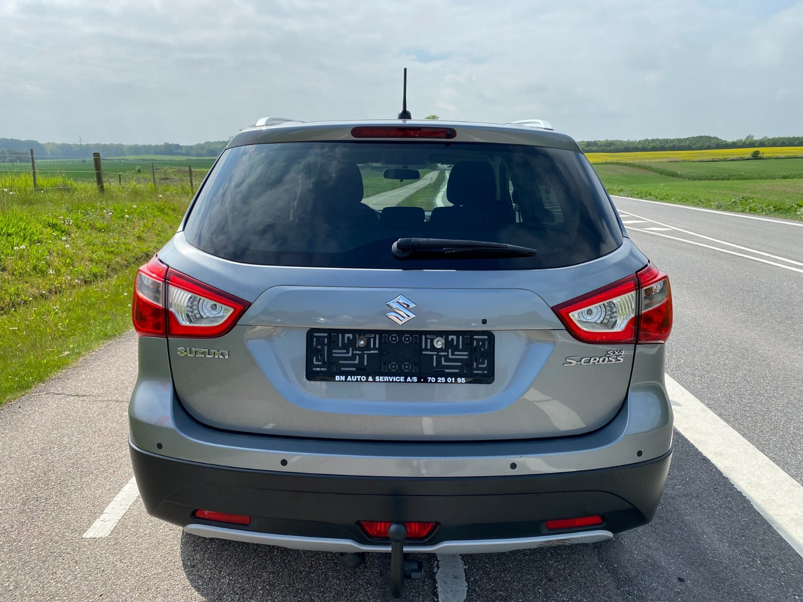 Grå Suzuki S-Cross fra 2016