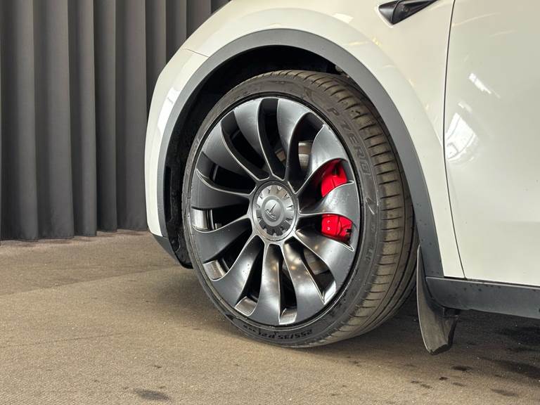 Tesla Model Y EL Performance AWD 534HK 5d Aut.