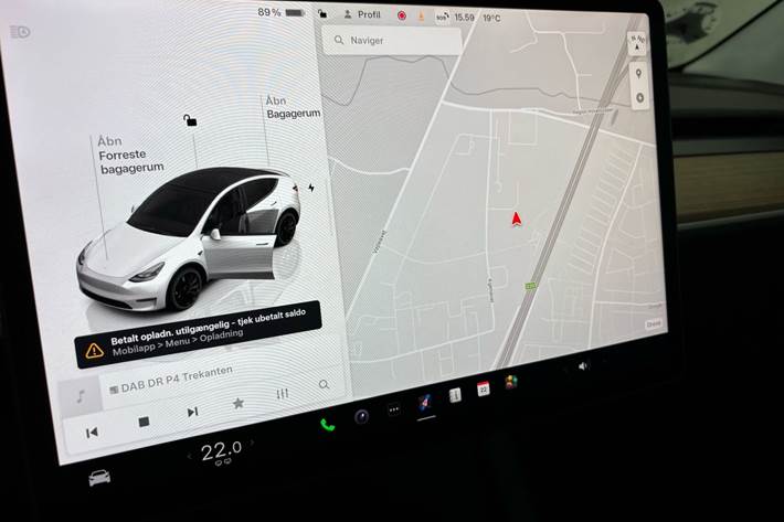 Hvid Tesla Model Y fra 2023
