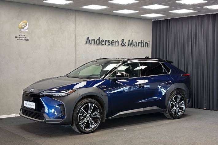 Blå Toyota BZ4X fra 2023