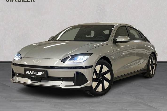 Sølv Hyundai Ioniq 6 fra 2026 set udefra