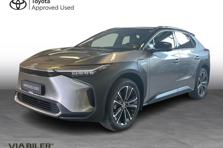 Grå Toyota BZ4X fra 2023 set udefra