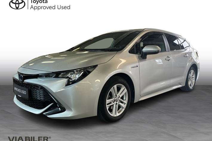 Grå Toyota Corolla fra 2020 set udefra