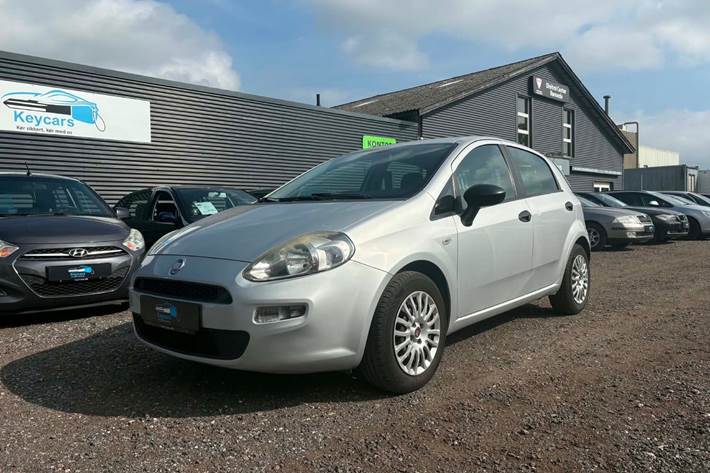 Grå Fiat Punto fra 2012