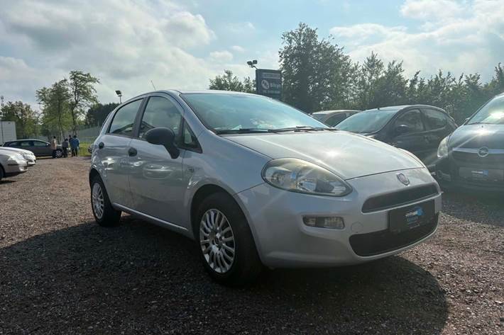 Grå Fiat Punto fra 2012