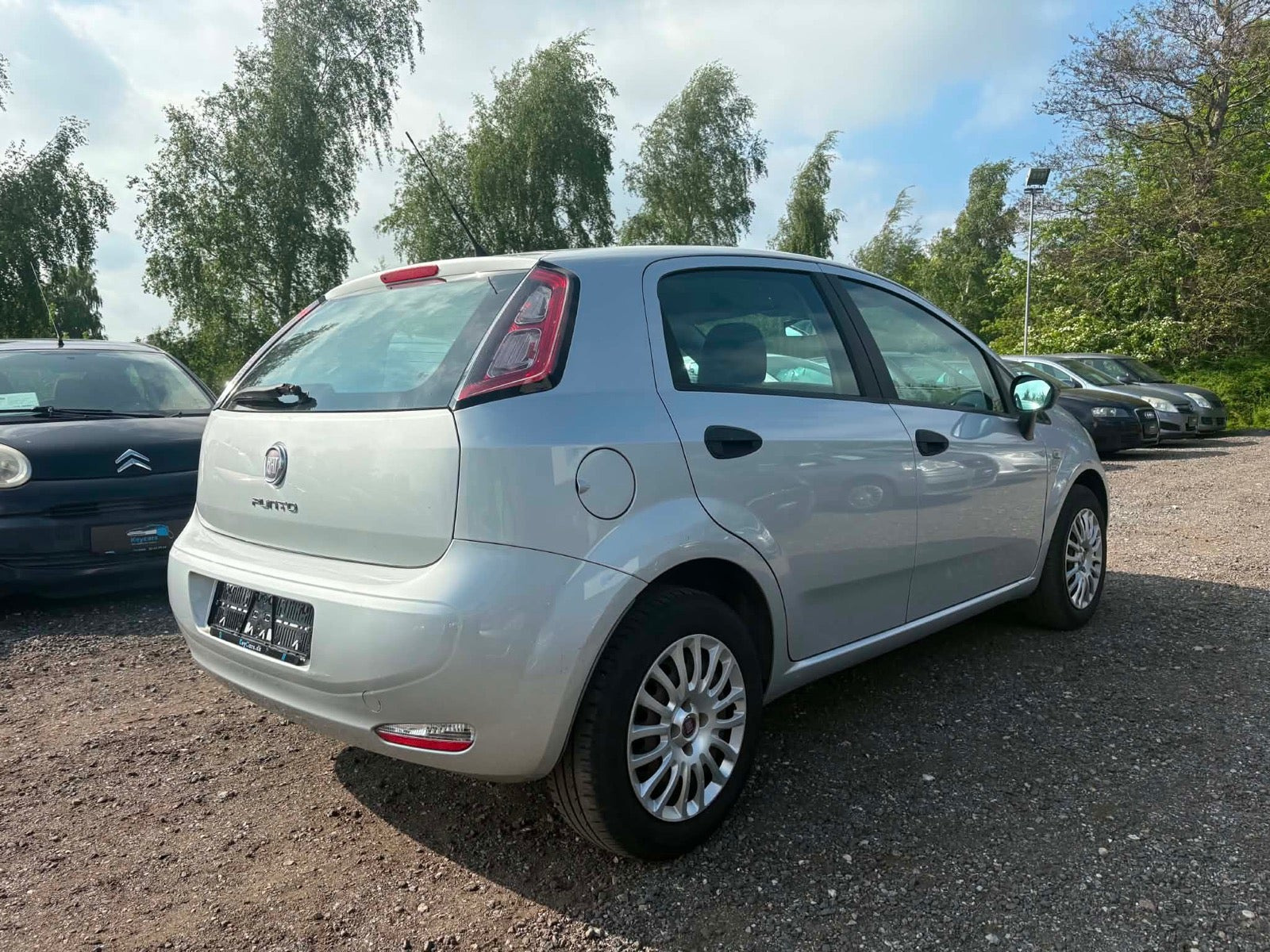Grå Fiat Punto fra 2012