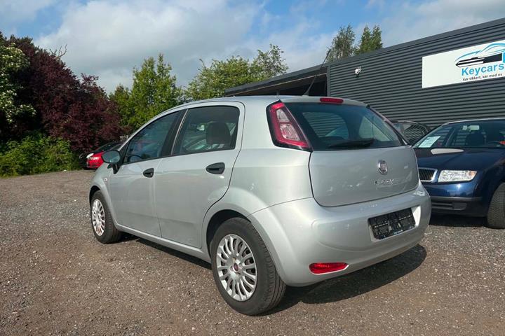 Grå Fiat Punto fra 2012