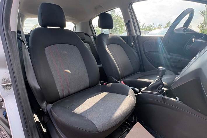 Grå Fiat Punto fra 2012