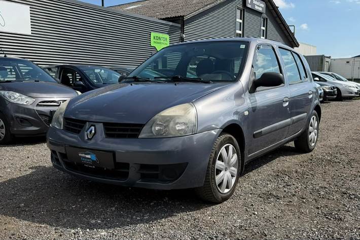 Grå Renault Clio II fra 2008