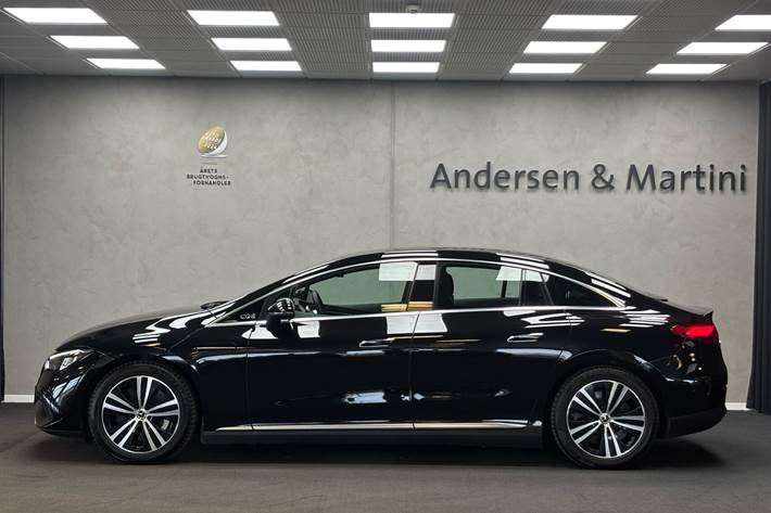 Sort Mercedes EQE 300 fra 2023