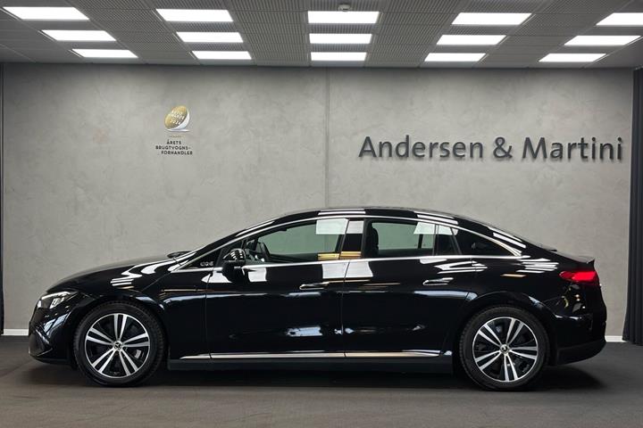 Sort Mercedes EQE 300 fra 2023