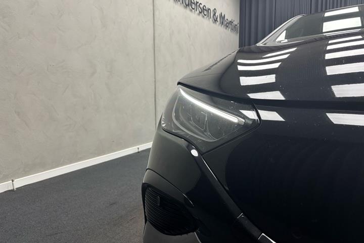 Sort Mercedes EQE 300 fra 2023