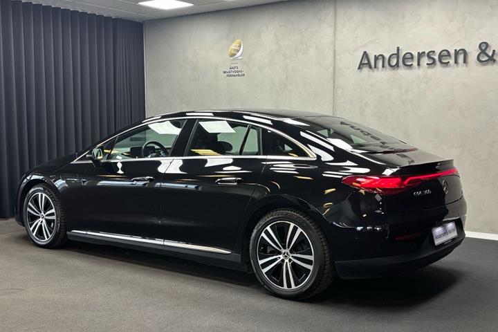 Sort Mercedes EQE 300 fra 2023