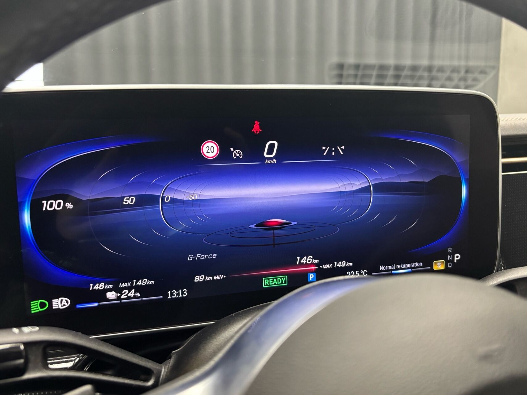 Sort Mercedes EQE 300 fra 2023