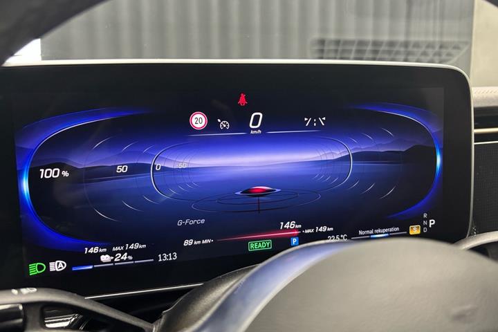 Sort Mercedes EQE 300 fra 2023