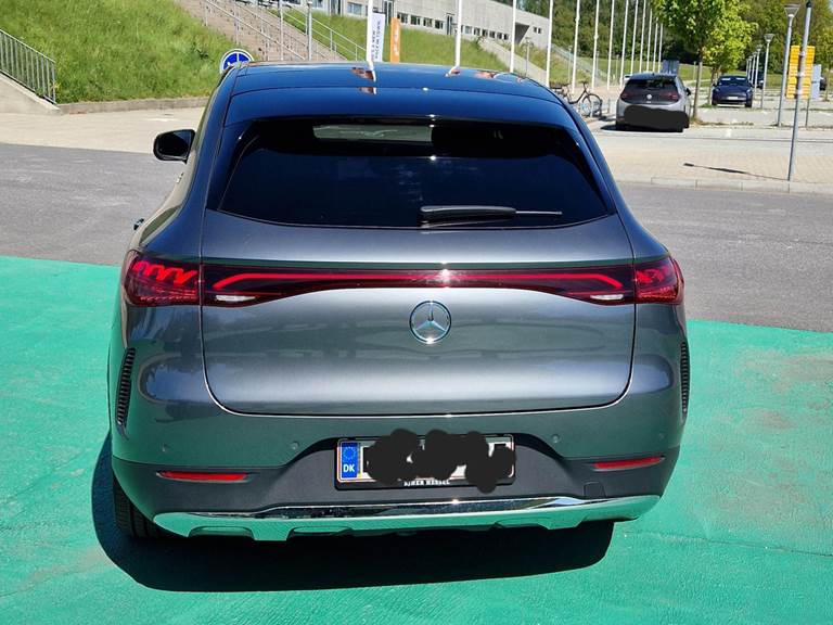 Mercedes EQE350+ SUV