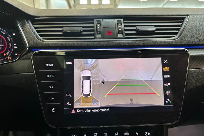 Grå Skoda Superb fra 2021