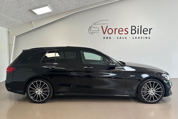 Sort Mercedes C43 fra 2016