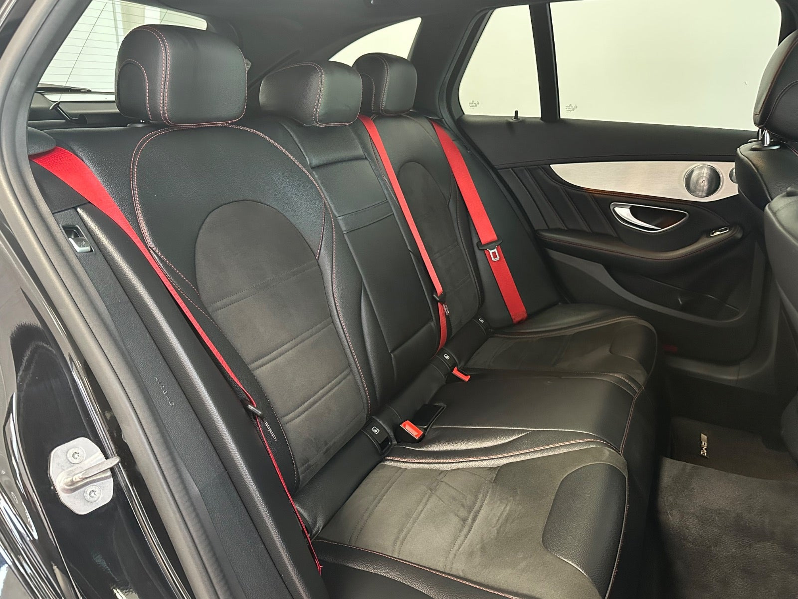 Sort Mercedes C43 fra 2016