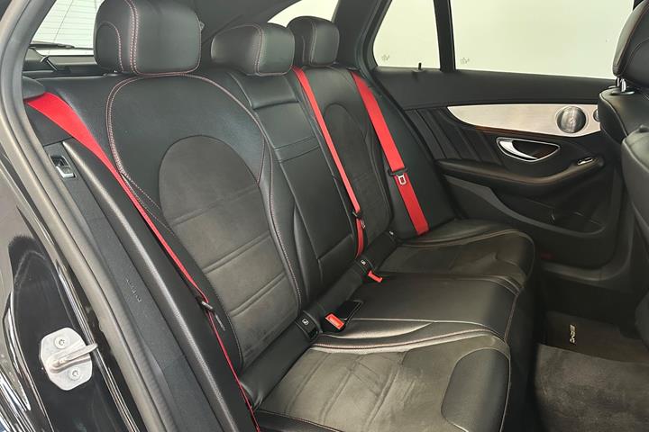 Sort Mercedes C43 fra 2016