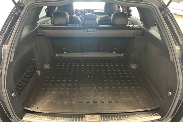 Sort Mercedes C43 fra 2016