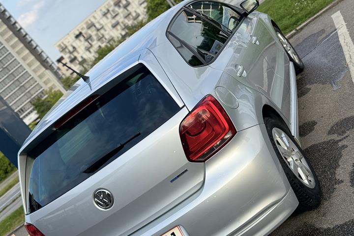 Sølv VW Polo fra 2012