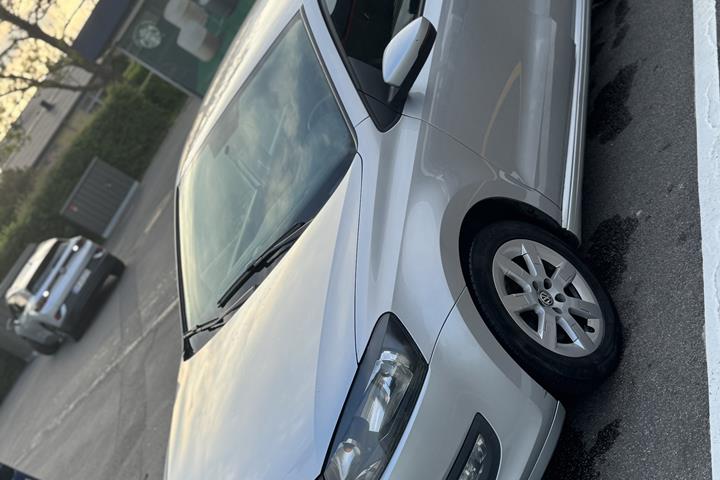 Sølv VW Polo fra 2012