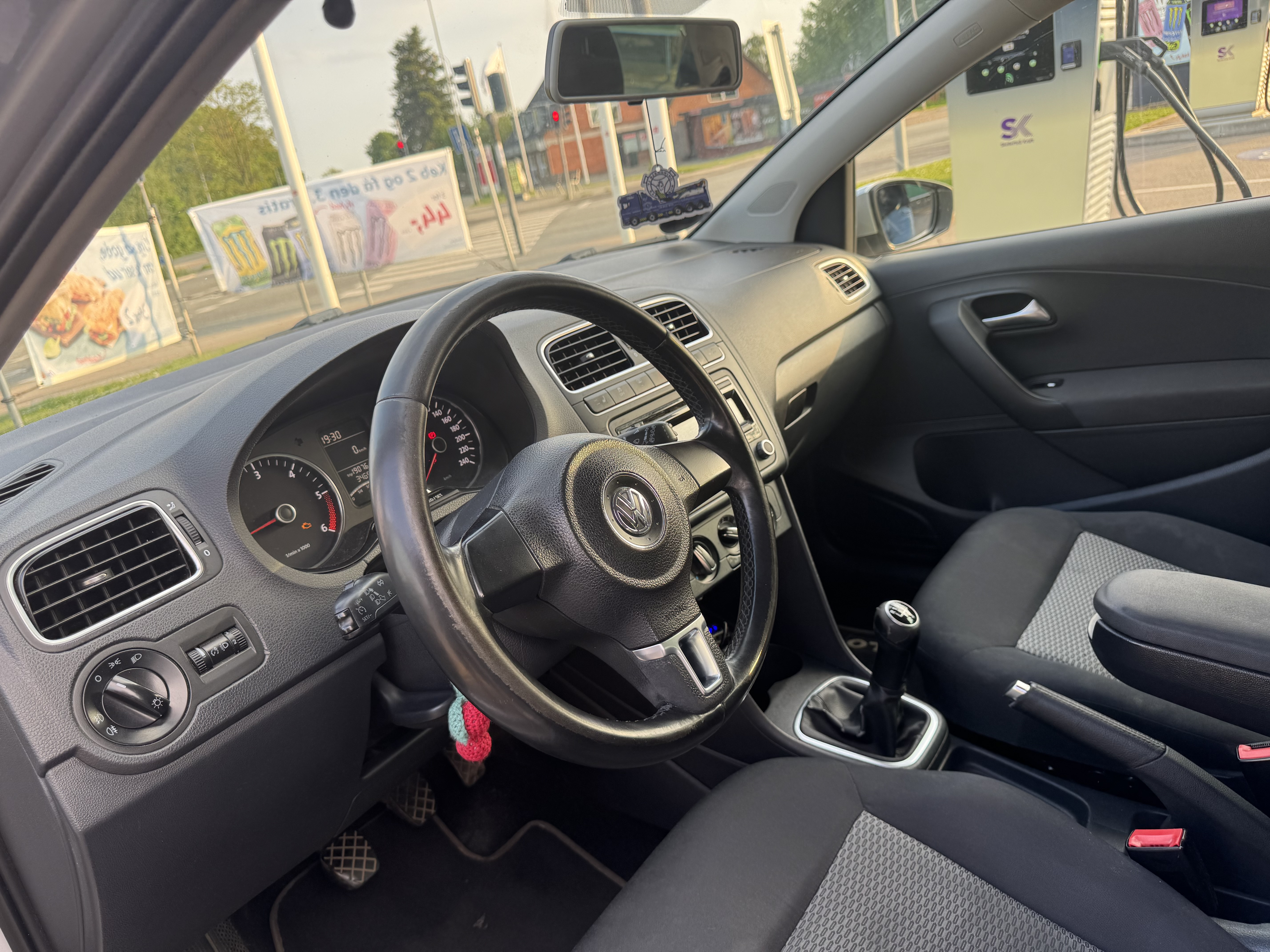 Sølv VW Polo fra 2012