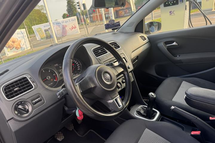 Sølv VW Polo fra 2012
