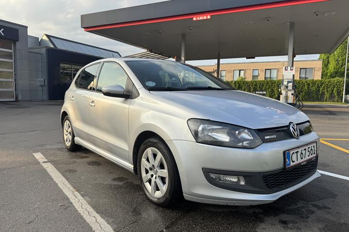 Sølv VW Polo fra 2012