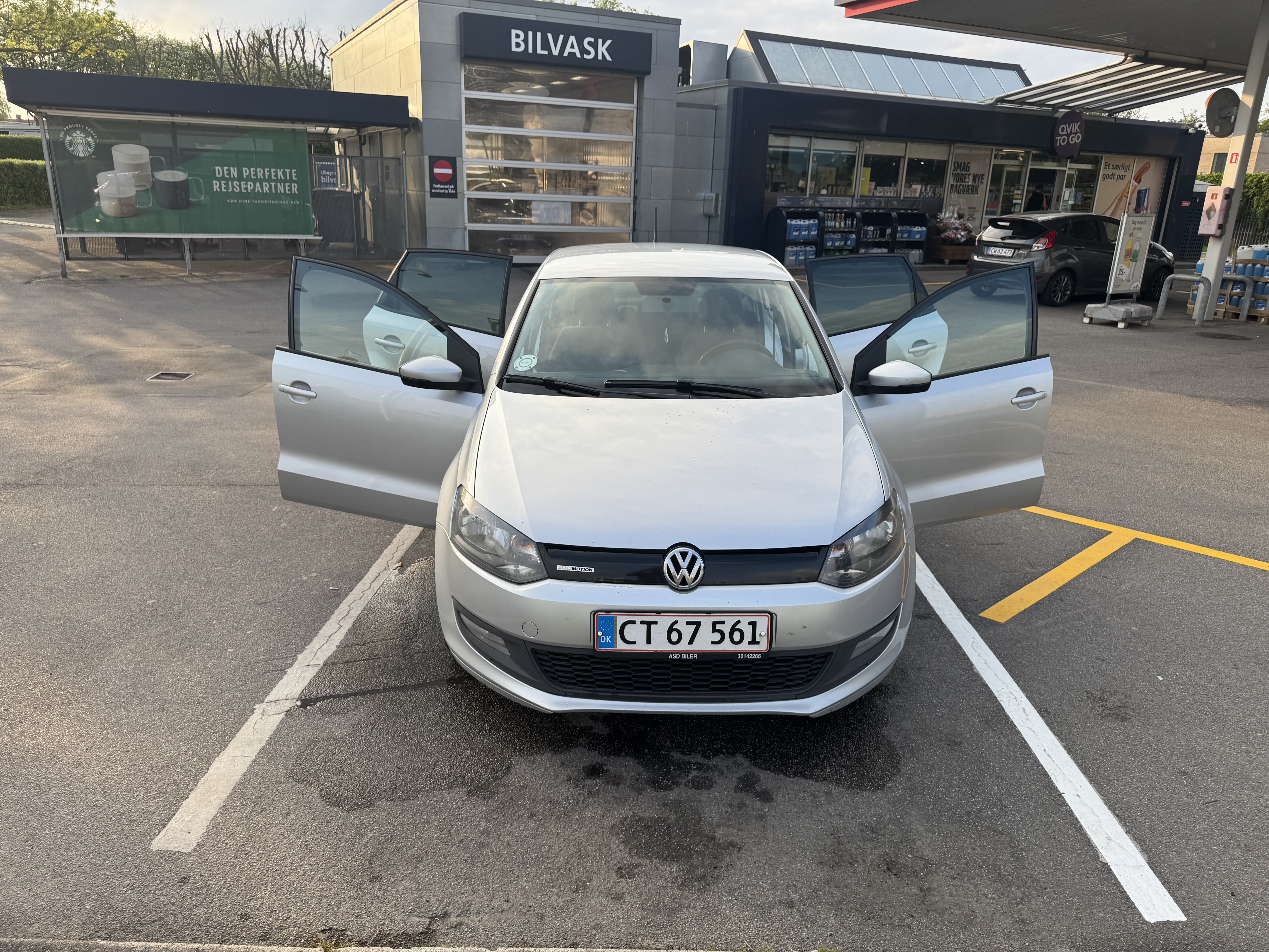 Sølv VW Polo fra 2012