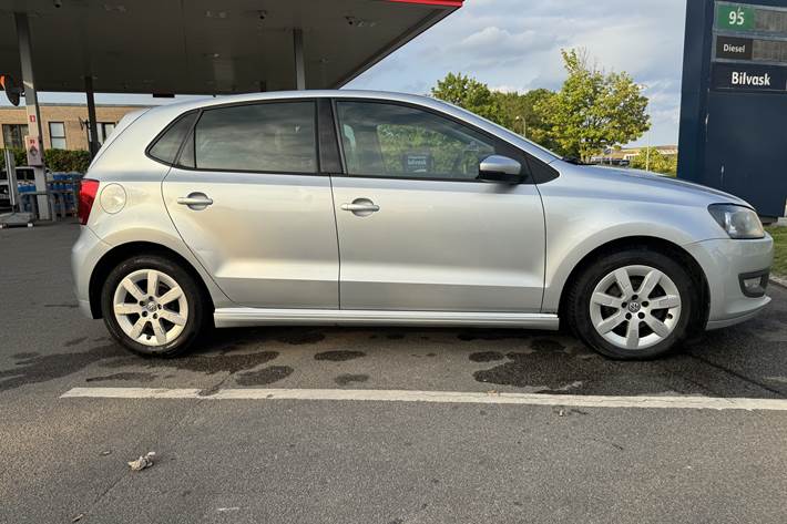 Sølv VW Polo fra 2012