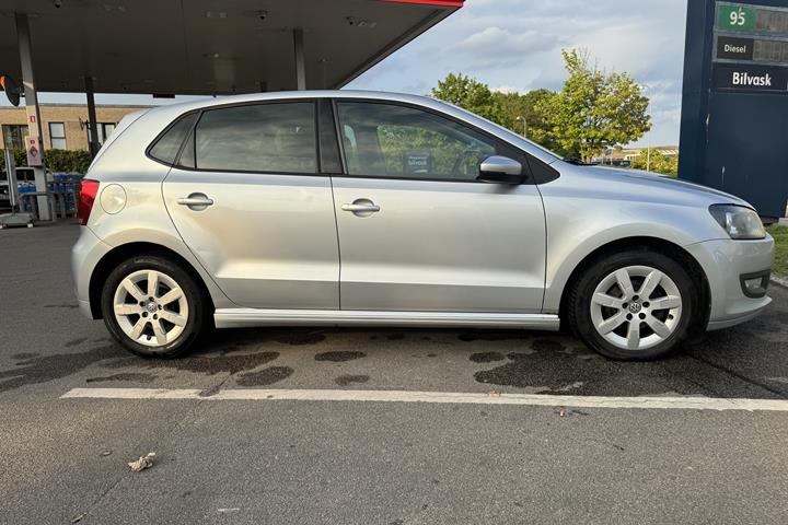 Sølv VW Polo fra 2012
