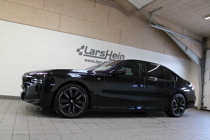 Sort BMW i7 fra 2024