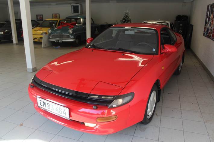 Rød Toyota Celica fra 1991