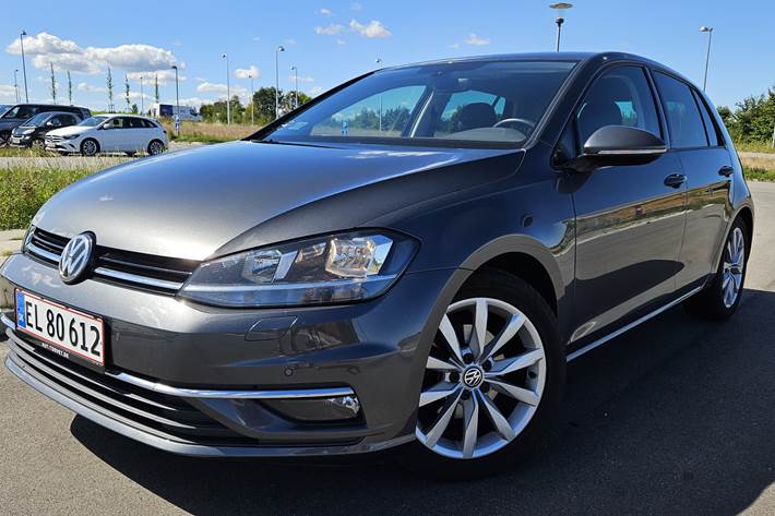 Grå VW Golf fra 2018