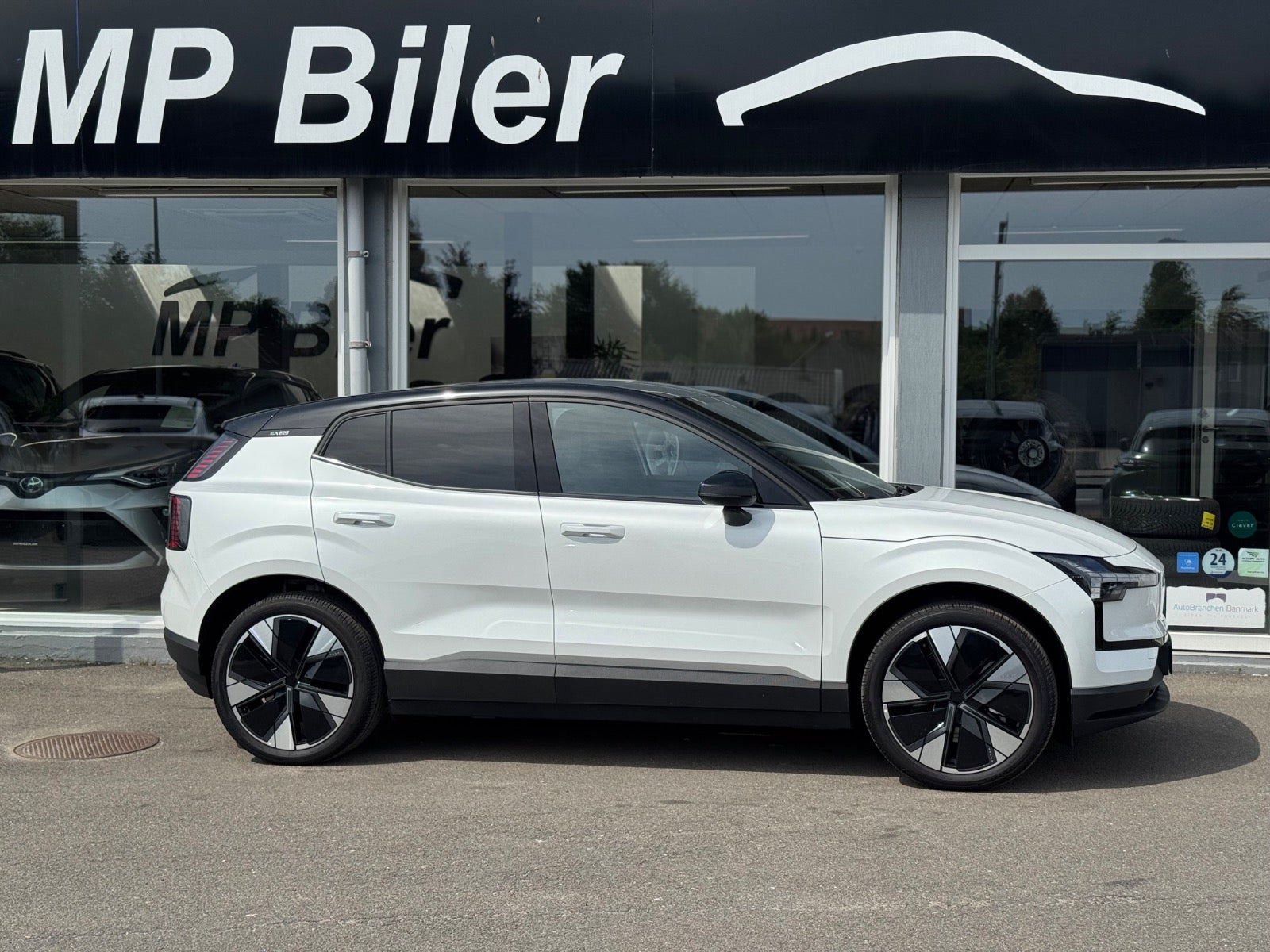 Hvid Volvo EX30 fra 2024