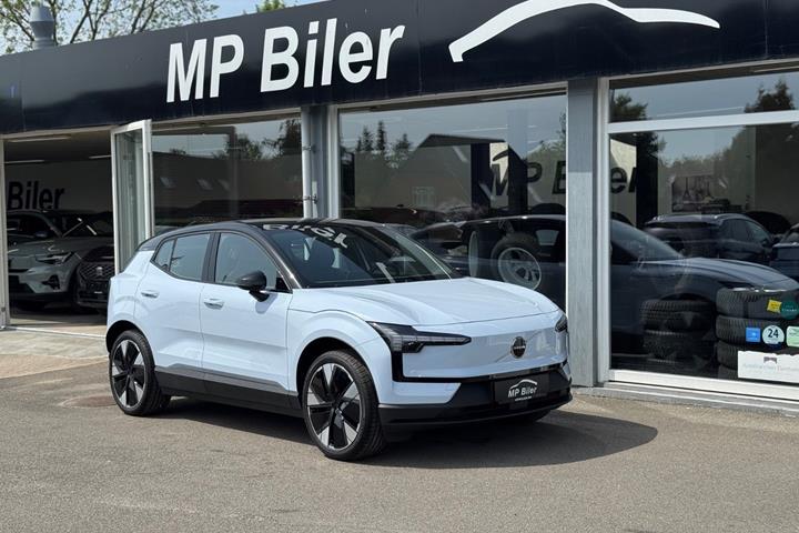 Blå Volvo EX30 fra 2024 set udefra