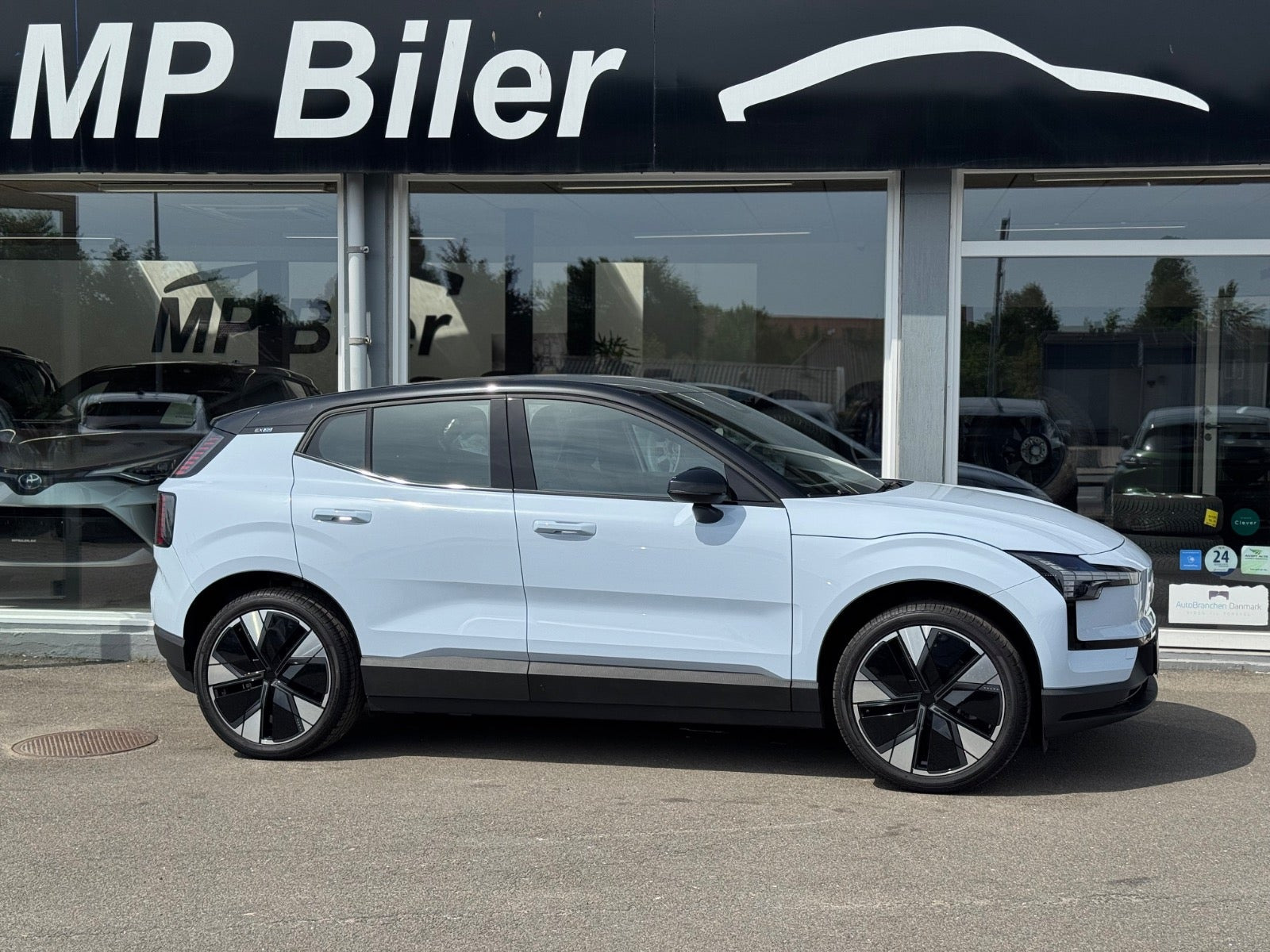 Blå Volvo EX30 fra 2024
