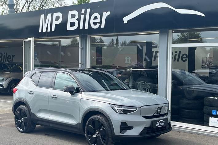 Grå Volvo EX40 fra 2025 set udefra