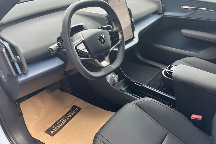 Blå Volvo EX30 fra 2025