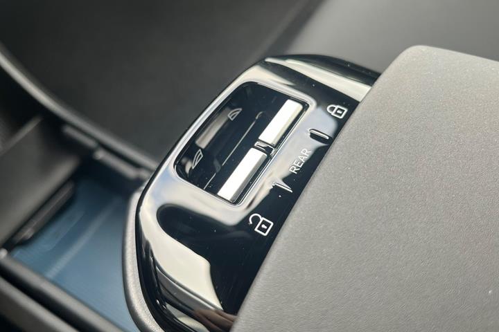 Blå Volvo EX30 fra 2025