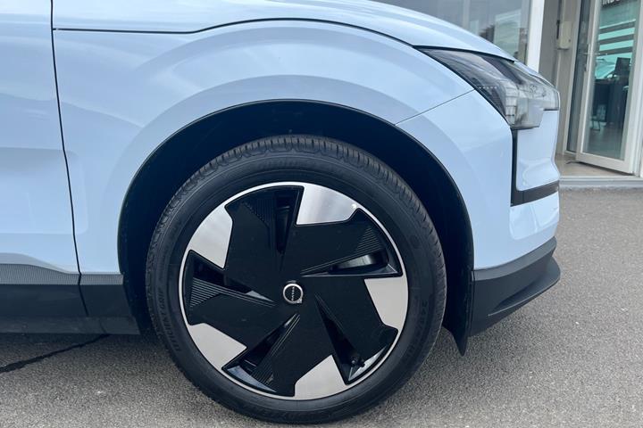 Blå Volvo EX30 fra 2025