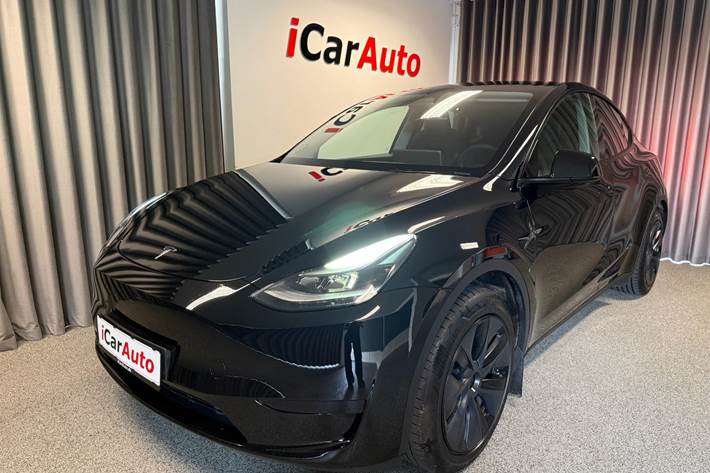 Sort Tesla Model Y fra 2024