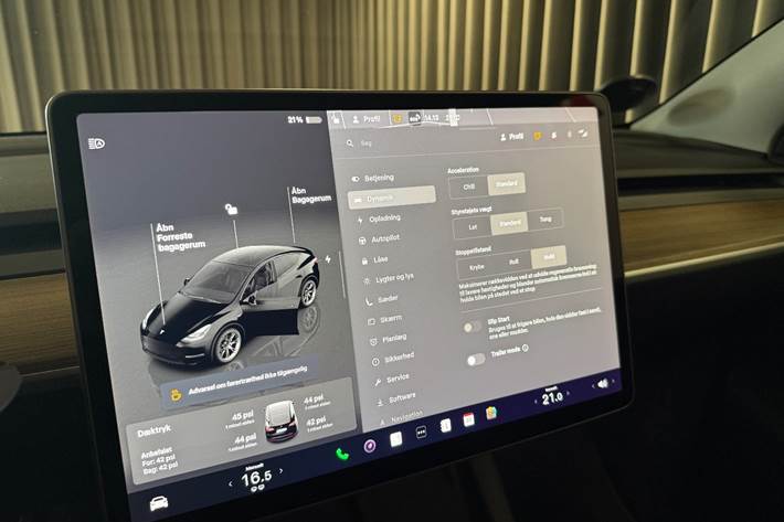 Sort Tesla Model Y fra 2024