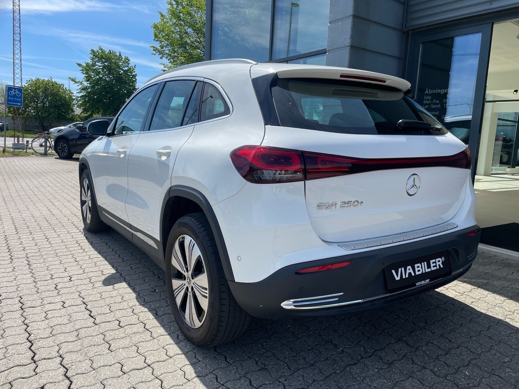 Hvid Mercedes EQA 250+ fra 2022