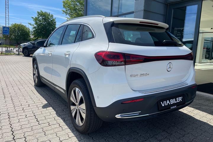 Hvid Mercedes EQA 250+ fra 2022