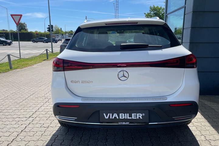 Hvid Mercedes EQA 250+ fra 2022