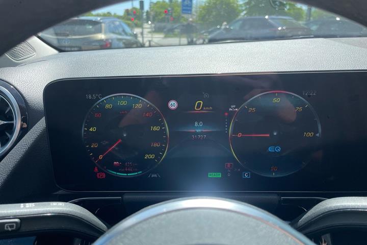Hvid Mercedes EQA 250+ fra 2022